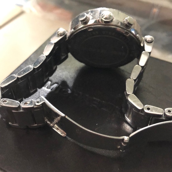 Michael Kors Watch - Picture 3 of 5